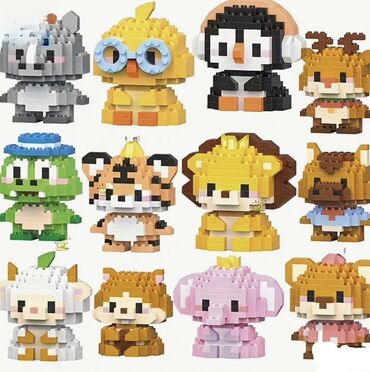 Игрушки: Набор из двенадцати фигурок животных, выполненных из строительных