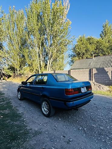 авто до 6000 долларов: Volkswagen Vento: 1993 г., 2 л, Механика, Бензин, Седан — 3
