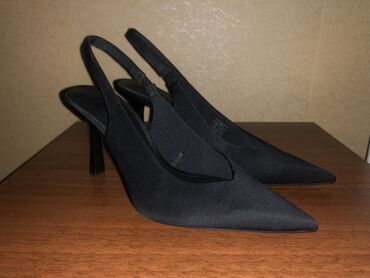 stradivarius stiletto: Tuflilər, Stradivarius, Ölçü: 37, rəng - Qara, Yeni