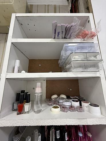 salon dolab: Düz masa, Siyirməsiz, Polkalı, Laminat — 9