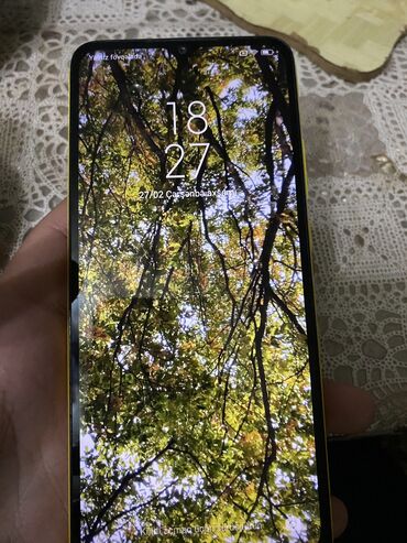 Samsung: Salam aleykum parblemsiz telfon satılır ustada olmuyub. Ama qeyydiyatı