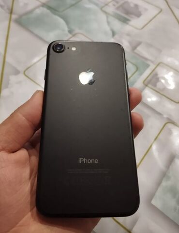 Apple iPhone: IPhone 7, Б/у, 32 ГБ, Черный, Защитное стекло, 82 %
