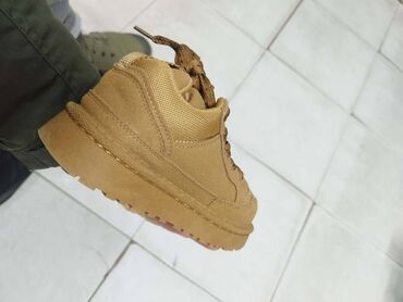 Ugg čizme: Ugg dečije cipele NOVO

Novo
Brojevi 25 do 36

fb Moja Kupovina 1 — 3