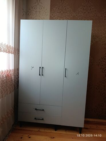 qapı satıram: Açılan, 3 qapılı Düz dolab, Şifonyer