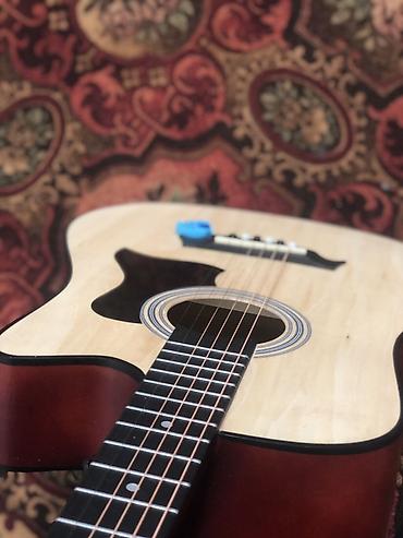 Гитары: Акустическая гитара с вырезом (cutaway) - Корпус: натуральный светлый — 2