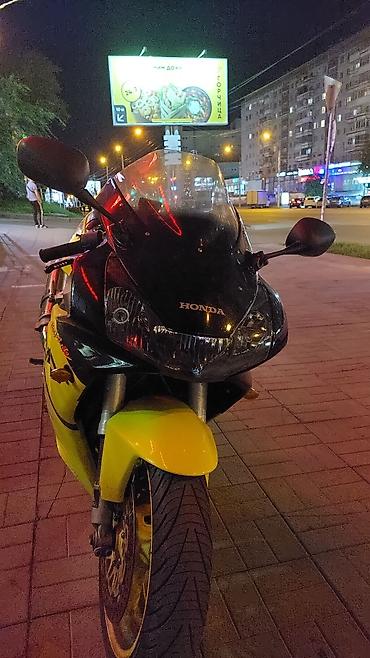 Honda CBR600F4i (желто‑черная расцветка) - Класс: спортбайк 600 см³
