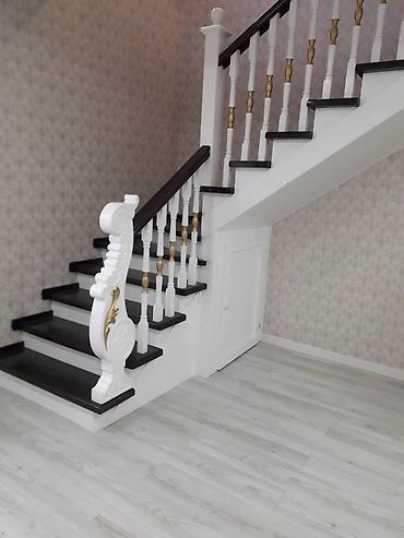 Деревянные лестницы: Деревянная лестница Для дома, Бесплатный замер, Вид дерева: Сосна, Форма лестницы: Много-маршевая, Стиль: Классический — 5