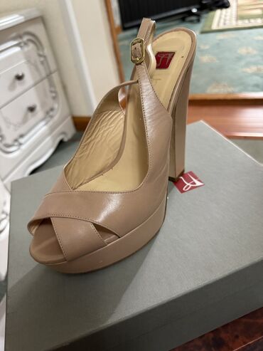 обувь уги: Прадою Босоножки 👡 Итальянские бренд Ballin Одевала один раз очень