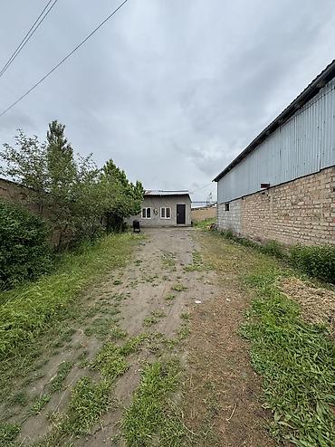 Продажа коттеджей и домов: ✨ Продаётся дом в с. Сокулук ✨ 🏡 Характеристики: • Участок - 4,5 — 3