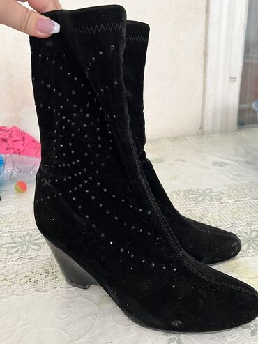 зимние ботинки женские бишкек: Сапоги, 39, цвет - Черный