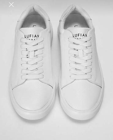 lufian: Lufian Shoes kişi sneakersi – klassik ağ rəngdə minimalist dizayn. - — 1