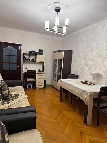 6 ci mkr da evler: Bakı, 2 otaqlı, Köhnə tikili, m. Neftçilər, 50 kv. m — 7