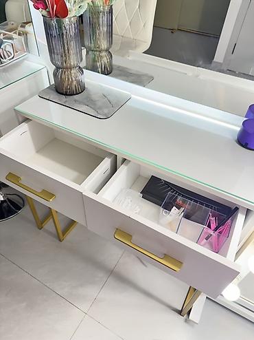 study table: СДАЁТСЯ РАБОЧЕЕ МЕСТО ДЛЯ ВИЗАЖИСТА / БРОВИСТА В новом премиум — 3