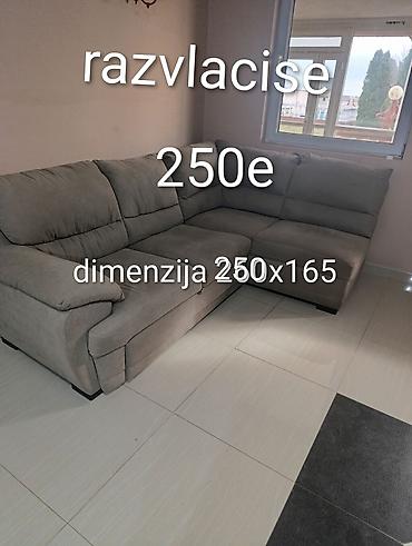 Ugaone garniture: Nameštaj – više artikala 1) Drvena vitrina sa staklenim krilima – — 2