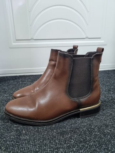 laura biagiotti cipele: Ankle boots, 38