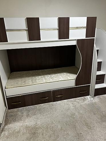 bunk bed: Двухъярусная кровать с лестницей и ящиками - Компоновка: нижнее — 2