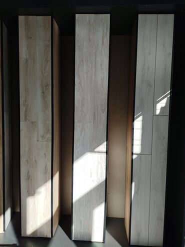 taxta 5 10: Taxta teksturalı mərtəbə örtükləri – laminat/panel kolleksiyası -