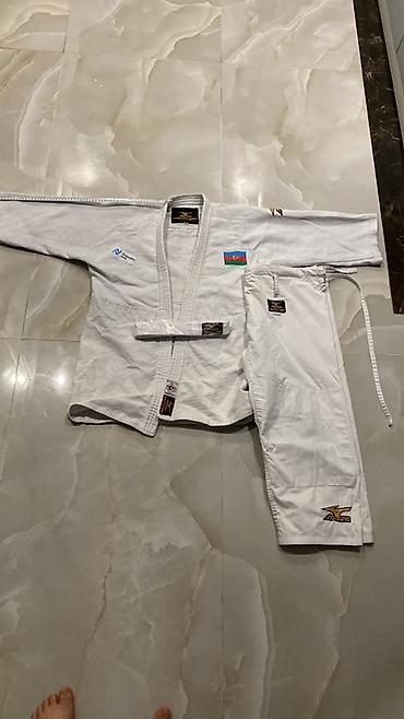 kostum salvar: Məhsul: Cüdo kimono dəsti (geyi̇m + şalvar + kəmər) Xüsusiyyətlər: - — 1