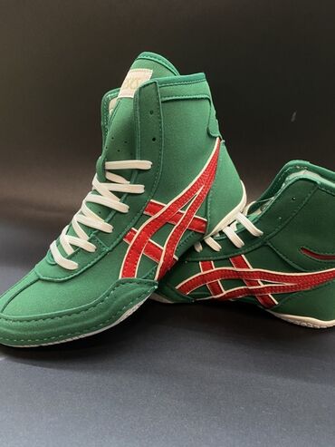 Другое для спорта и отдыха: Борцовки Asics белого цвета с зелеными и золотыми вставками. Высокий — 6