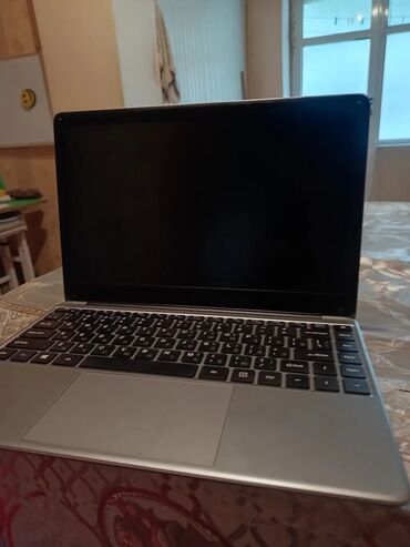 kredit notebook: Intel Atom, 12 "