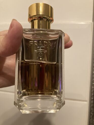 Prada LA Femme od 100ml kupljen u Free sopu cena je 4000 rsd (ostalo