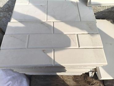 Фасадные сэндвич панели: Декоративные 3D‑панели/плитка для отделки стен Описание: - Белые — 3