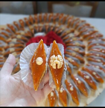 Ləpələr: Soyulmuş qoz ləpəsi. 10 kq karobkada. Toptan satış qiymətə və ünvana — 12