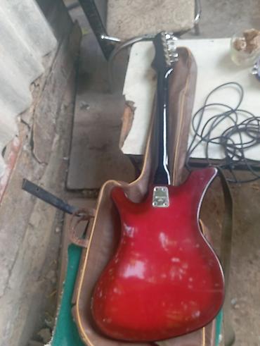 elektron gitara satisi: Elektrik gitara – vintage üslublu, 1960–70-lar dizaynına bənzər korpus — 3