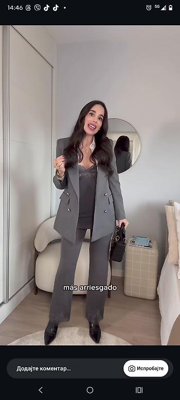 Sakoi: Žensko sivo odelo. Blejzer sa dvorednim kopčanjem - Model — 7