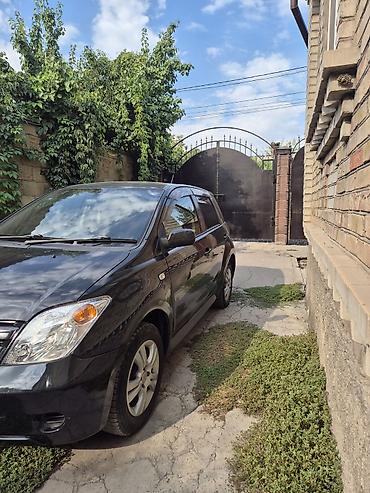 кузов 220: Toyota Ist: 2004 г., 1.5 л, Автомат, Бензин, Хэтчбэк — 2