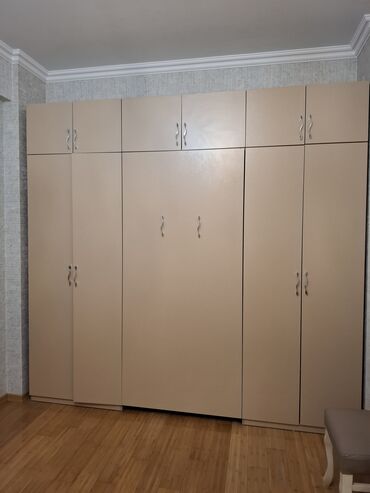Otaq bitkiləri: İşlənmiş, Açılan, 6 qapı Düz dolab, Qarderob, paltar dolabı