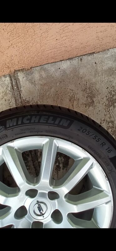 Gume i felne: Letnje gume Michelin Primacy 4, nikad krpljene, šara odlična. Za — 3