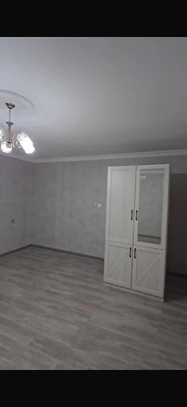 Квартиры: 2 mərtəbəli həyət evi – yeni təmirli . Çox uşaqlı ailəyə . Azadlıq met — 2