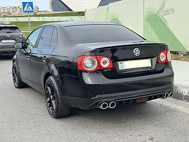 Volkswagen Jetta: 1.6 l | 2010 il Sedan — 4