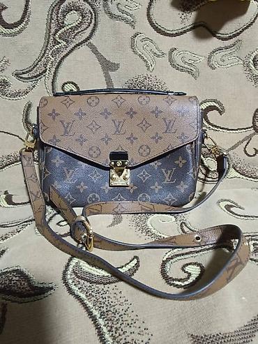 luis vitton: Классическая сумка, Louis Vuitton, Материал: Искусственная кожа, Съёмный ремень, Унисекс, Б/у — 1