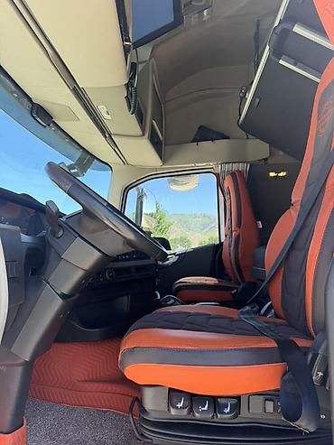 Тягачи: Тягач, Volvo, Без прицепа — 12