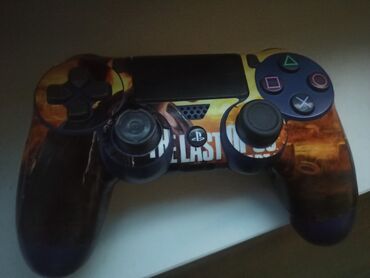 кароке микрофон: Геймпад Sony DualShock 4 (PS4) с тематическим оформлением The Last of