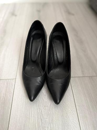 Туфли: 1) Туфли-лодочки BASCONI: (б/у)размер 39 - Цвет: черный - Материал — 5