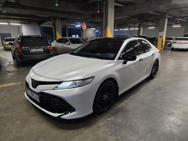 белая toyota: Toyota Camry: 2018 г., 2.5 л, Автомат, Бензин, Седан