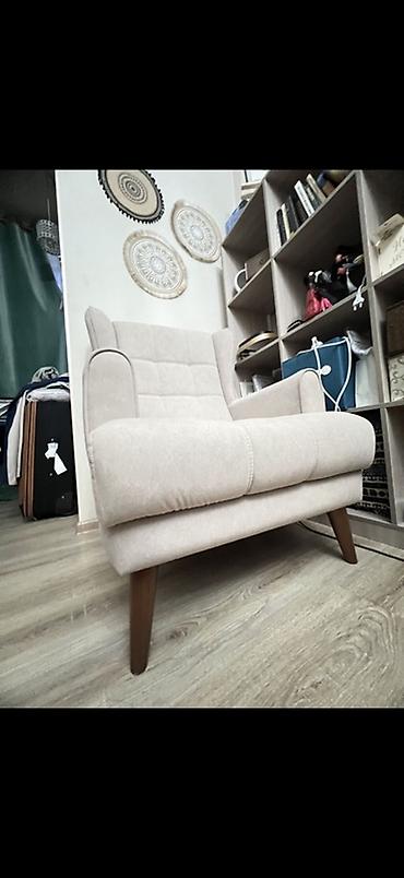 Кресла: Кресло с высокой спинкой в стиле wingback. Особенности: -состояние — 1