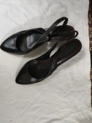 Другая женская обувь: Удобные с каблучком Китти Кэт туфельки