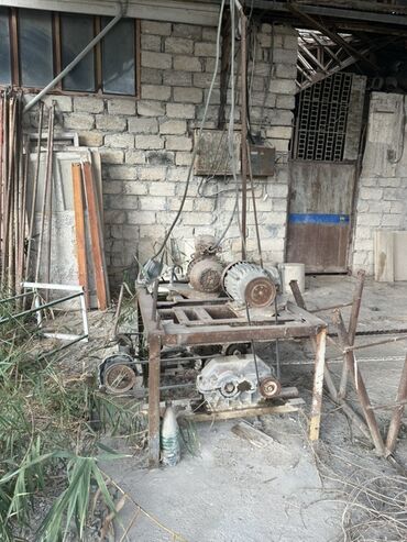 Anbar və emalatxanalar: Anbar/istehsalat sahəsi – daş divarlı, metal-karkas dam örtüyü ilə — 11