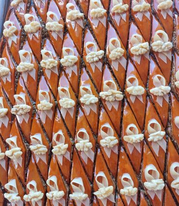 Ləpələr: Soyulmuş qoz ləpəsi. 10 kq karobkada. Toptan satış qiymətə və ünvana — 17