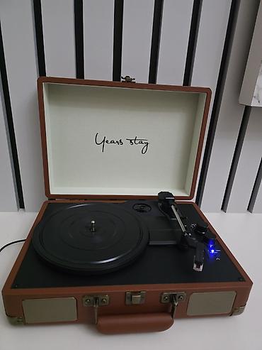 Retro çemodan dizaynlı vinil pleyer - 3 sürət rejimi: 33 1/3, 45 və