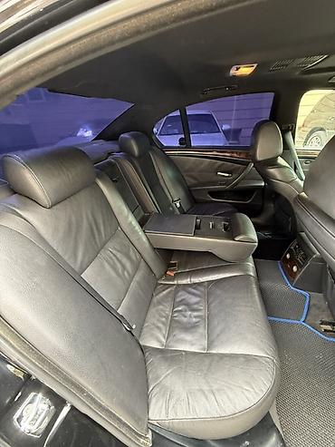 BMW: BMW 5 Series sedan – E60 kuzov, qara rəng. Xüsusiyyətlər: - Kuzov: 4 — 6