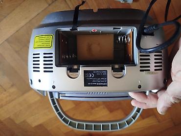 Zvučnici i stereo sistemi: Hitachi radiokasetofon Nema antenu inace radi, malo ga zeza dugme za — 12