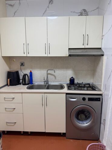 Uzunmüddətli kirayə mənzillər: Xanım ev yoldaşı axtarılır. Mənzil Bakıxanov qəsəbəsində mərkəzi yola — 20