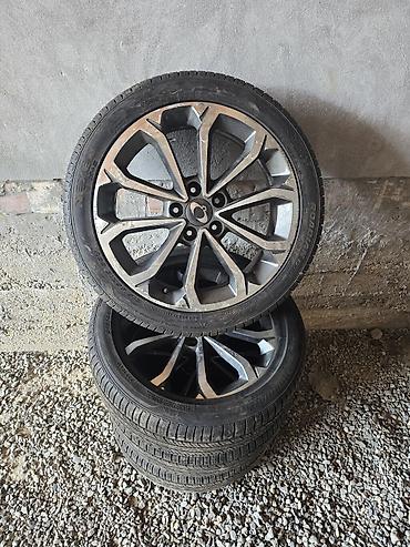 Шины: Комплект шин 215/45 R18 89V, радиальные, бескамерные. - Тип — 7