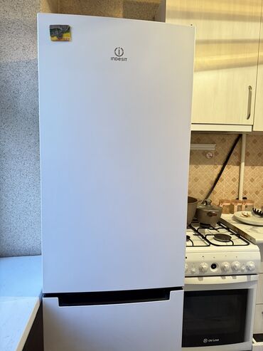 Холодильники: Холодильник Indesit, Б/у, Двухкамерный, 2 *