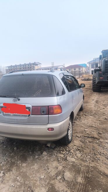 Toyota: Toyota Picnic: 1998 г., 2 л, Механика, Бензин, Универсал — 1